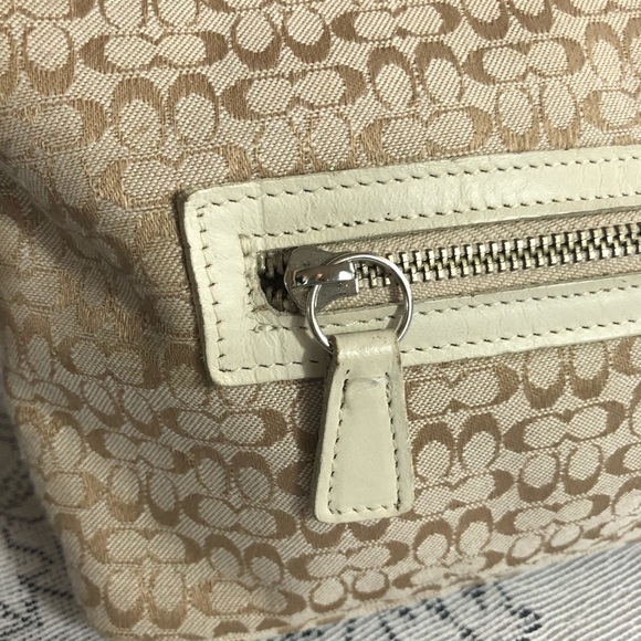 PURSE - Women's Vintage 90's/Y2K Coach Signature Canvas Bag In Beige/Gold/White - Picture 7 of 16